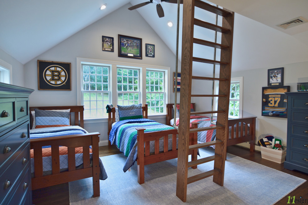 Foto de dormitorio infantil de 4 a 10 años tradicional renovado de tamaño medio con paredes azules, suelo de madera en tonos medios y suelo marrón