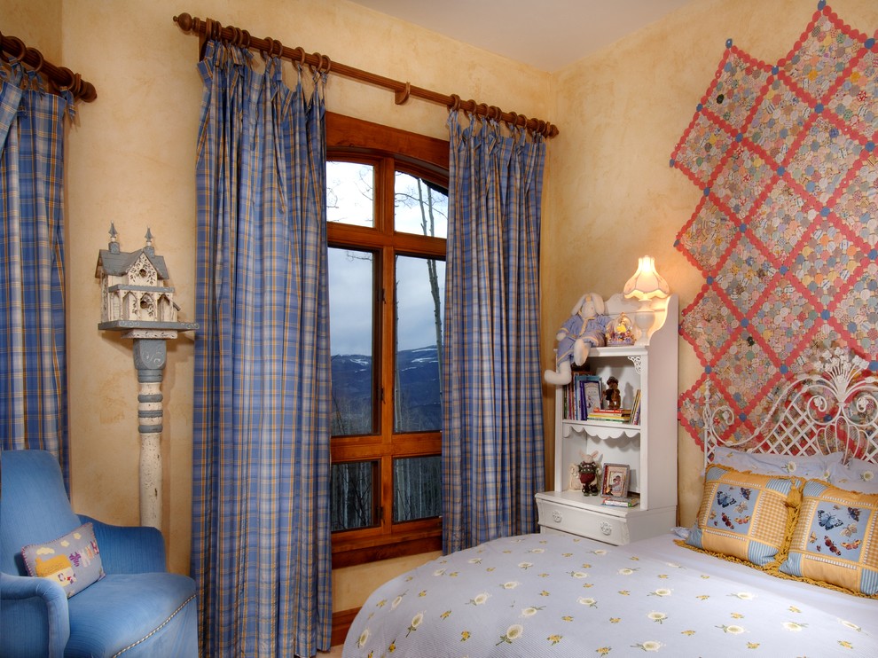 Modelo de dormitorio infantil de 4 a 10 años de estilo americano con paredes beige