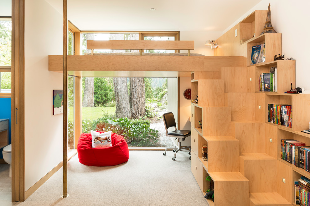 Imagen de dormitorio infantil de 4 a 10 años minimalista con paredes blancas, moqueta y suelo beige