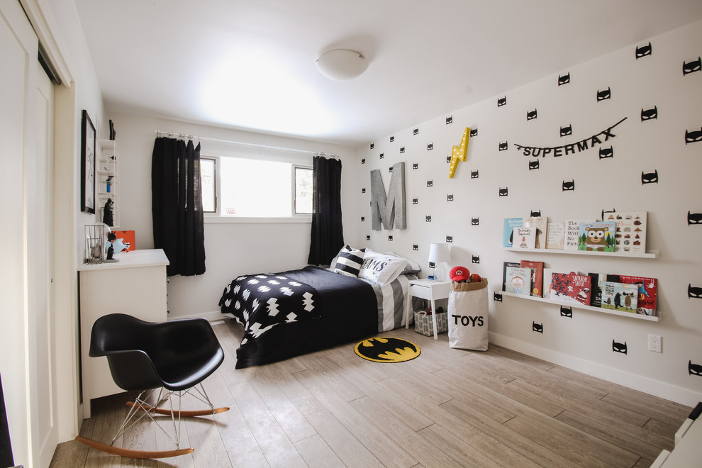 Esempio di una cameretta per bambini da 4 a 10 anni scandinava con pareti bianche e pavimento beige