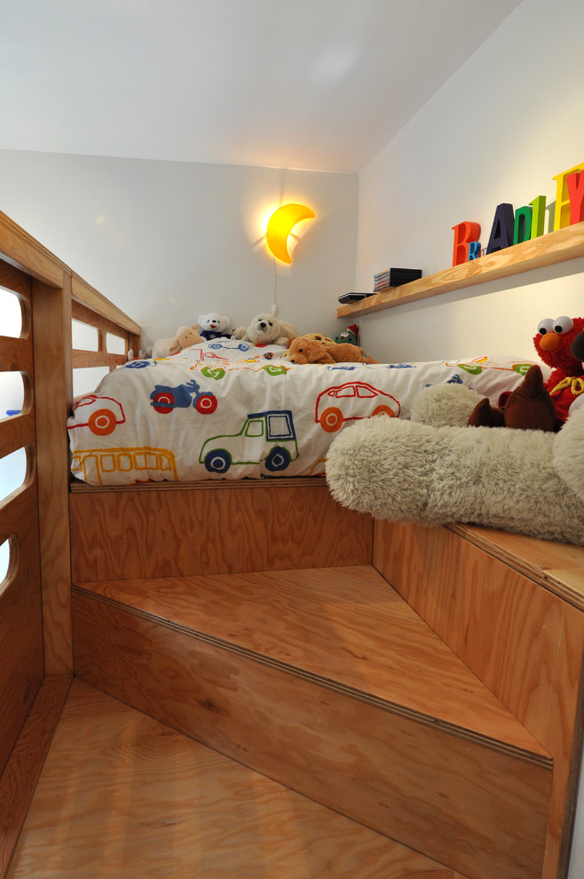 This is an example of a modern kids' bedroom in Montreal.