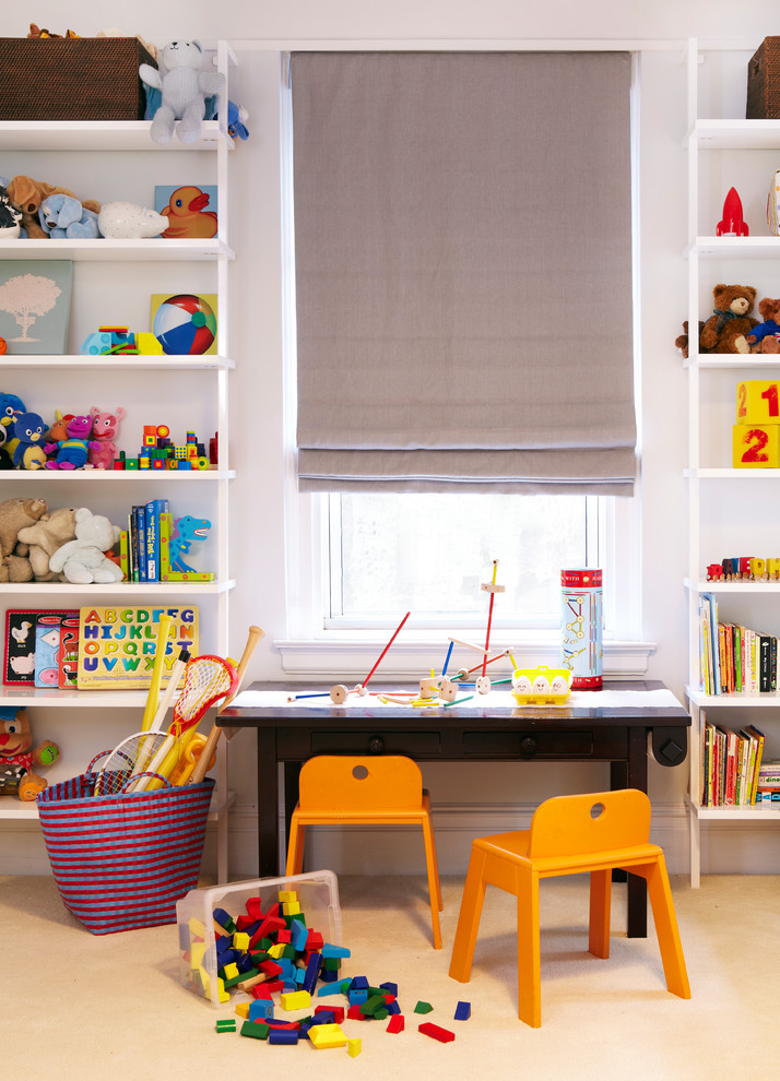 Источник вдохновения для домашнего уюта: нейтральная детская с игровой в современном стиле с белыми стенами и ковровым покрытием для ребенка от 4 до 10 лет