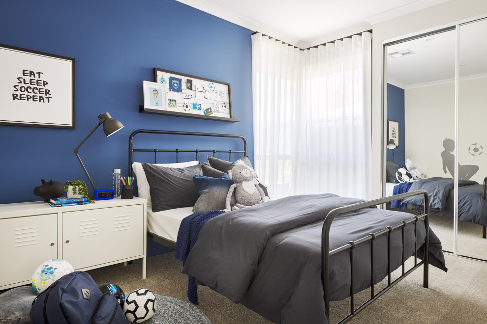 Modernes Kinderzimmer mit Schlafplatz, blauer Wandfarbe, Teppichboden und grauem Boden in Perth