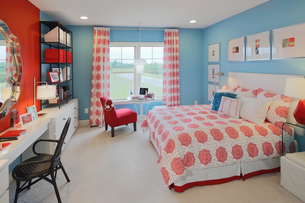 Immagine di una cameretta per bambini chic con pareti blu e moquette