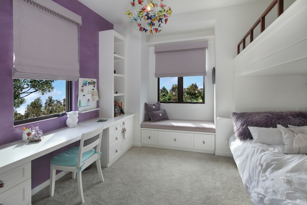 На фото: детская: освещение в морском стиле с спальным местом, ковровым покрытием, серым полом и фиолетовыми стенами для ребенка от 4 до 10 лет, девочки с