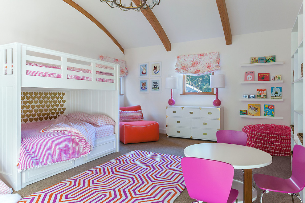 Exemple d'une chambre d'enfant chic avec un lit superposé.
