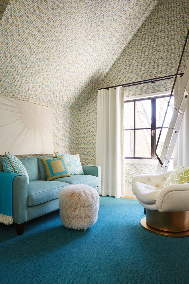Cette image montre une chambre d'enfant traditionnelle de taille moyenne avec un mur multicolore, moquette et un sol bleu.