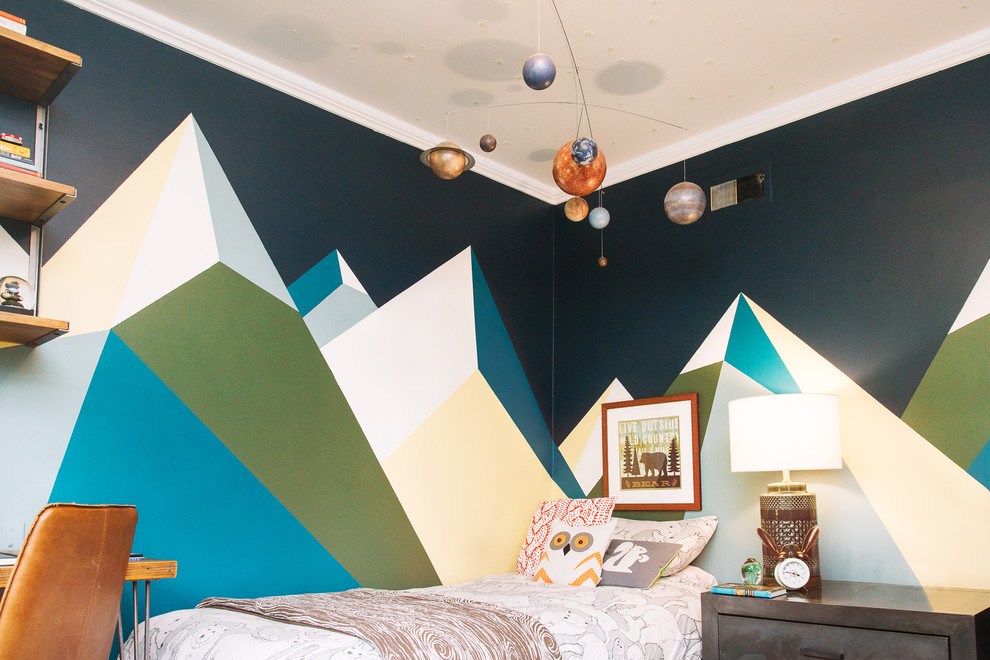 Inspiration pour une petite chambre d'enfant de 4 à 10 ans bohème avec un mur multicolore.
