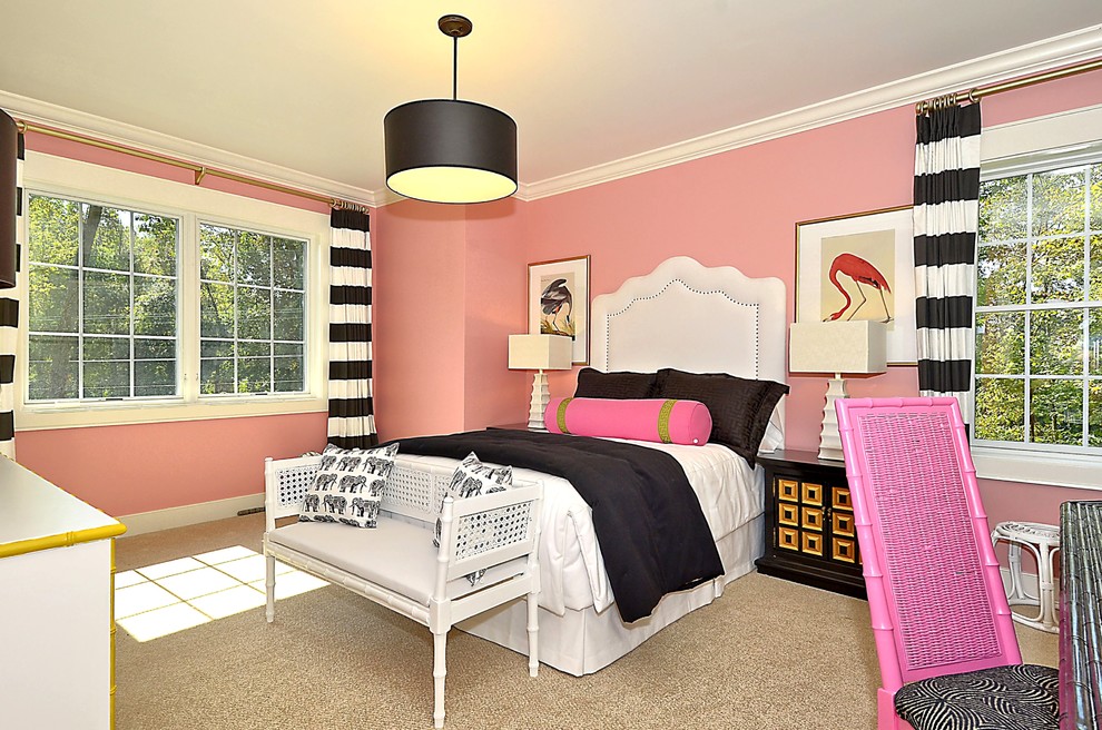 Idee per una grande cameretta per bambini minimal con pareti rosa, moquette e pavimento beige