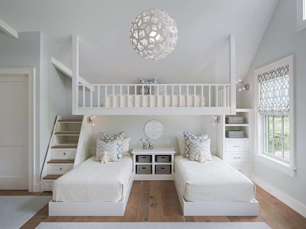 Exemple d'une chambre d'enfant chic de taille moyenne avec un lit superposé.
