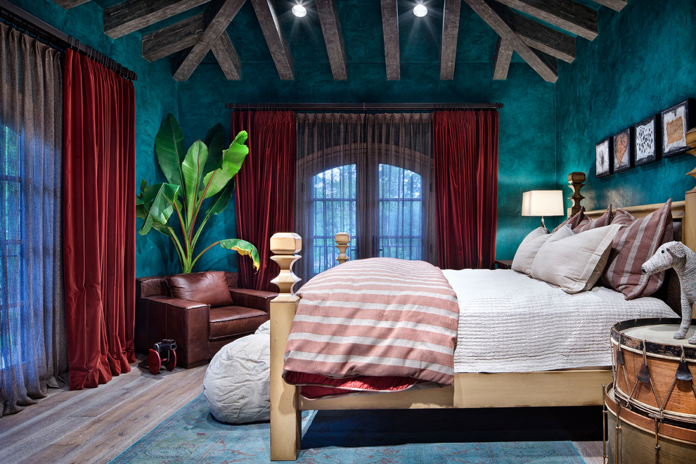 Mediterranes Jungszimmer mit Schlafplatz und blauer Wandfarbe in Houston