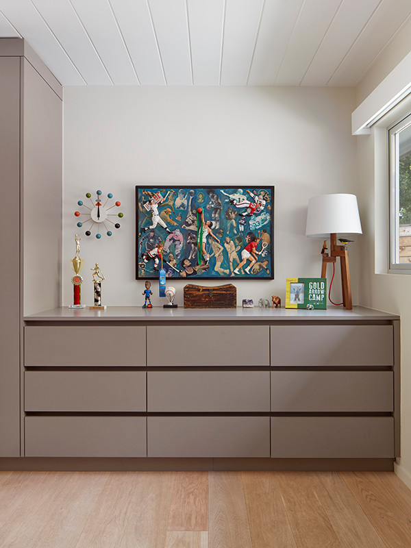 Medium sized midcentury children’s room for boys in San Francisco with beige walls and light hardwood flooring.