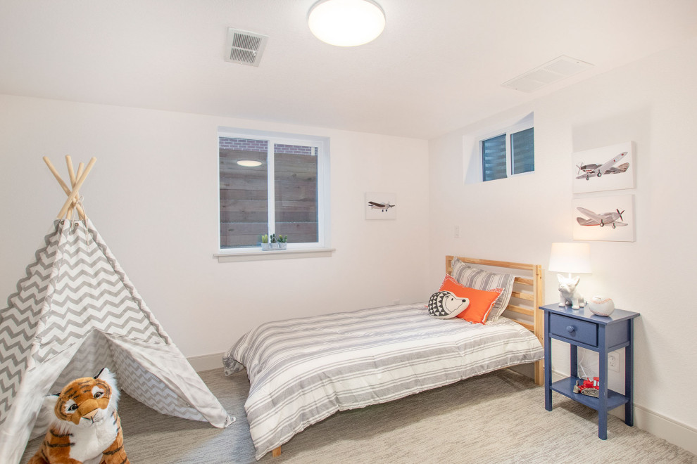 Modelo de dormitorio infantil de 4 a 10 años vintage de tamaño medio con paredes blancas, moqueta y suelo gris