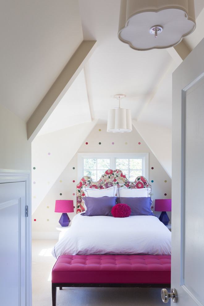 Inspiration för ett vintage flickrum kombinerat med sovrum, med vita väggar