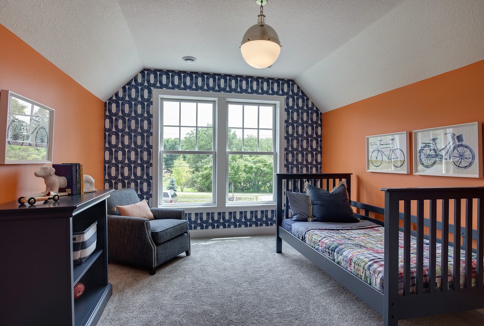 Idéer för ett stort modernt barnrum kombinerat med sovrum, med heltäckningsmatta och flerfärgade väggar