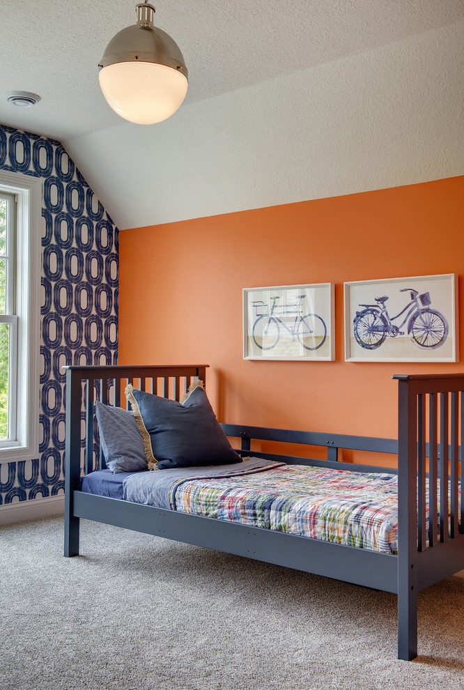 Свежая идея для дизайна: большая детская в современном стиле с спальным местом, ковровым покрытием и разноцветными стенами для ребенка от 1 до 3 лет, мальчика - отличное фото интерьера