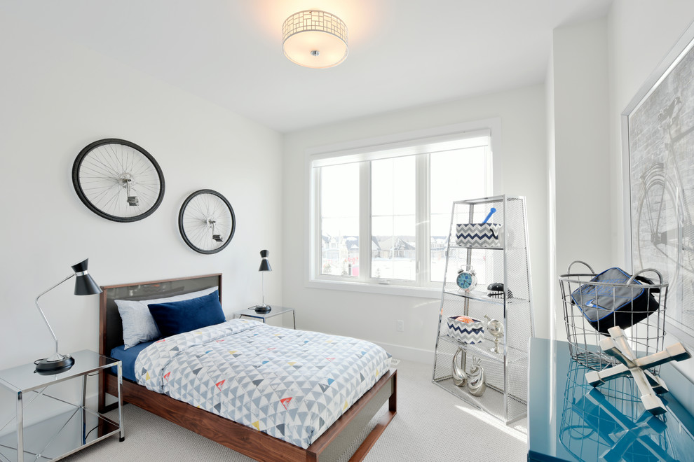 Idee per una cameretta da letto design con pareti bianche, moquette e pavimento bianco
