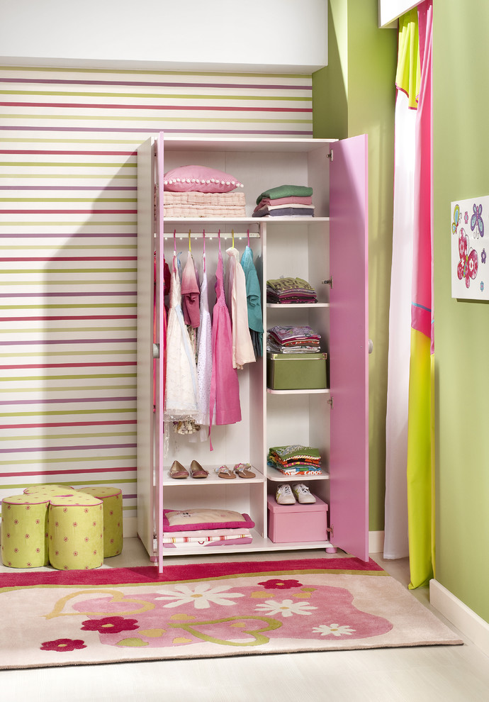 Design ideas for a modern kids' bedroom for girls in Miami.