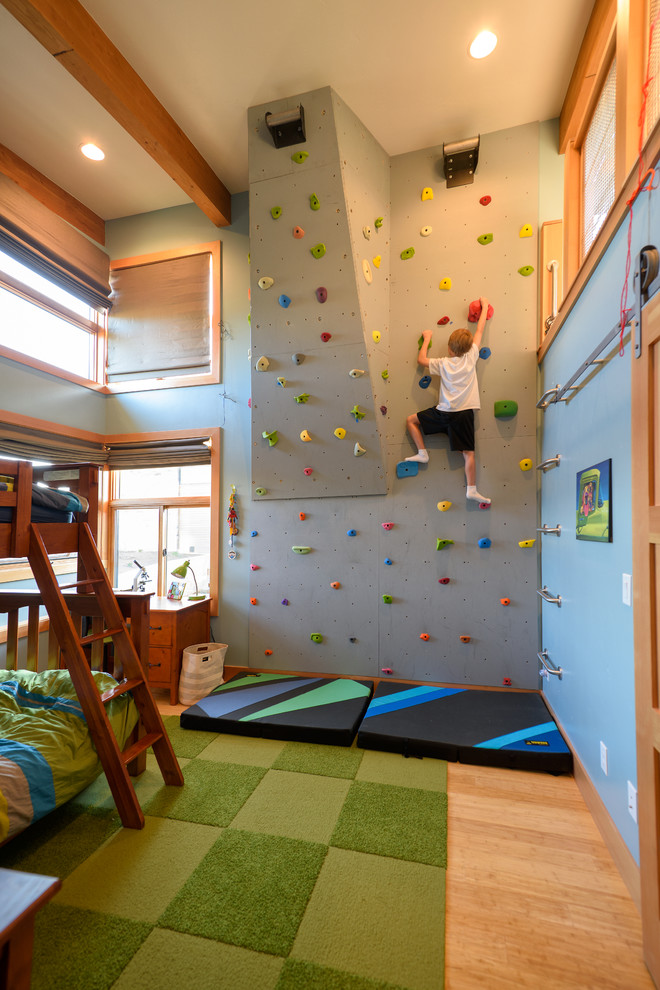 他の地域にあるコンテンポラリースタイルのおしゃれな子供部屋 (無垢フローリング、青い壁、照明) の写真