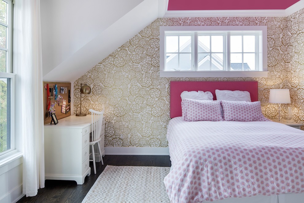 Стильный дизайн: детская в классическом стиле с спальным местом и разноцветными стенами для подростка, девочки - последний тренд