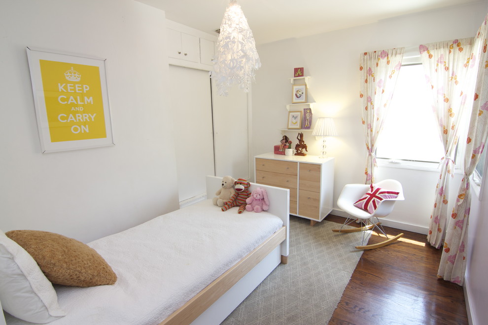 Design ideas for a contemporary kids' bedroom for girls in Los Angeles.