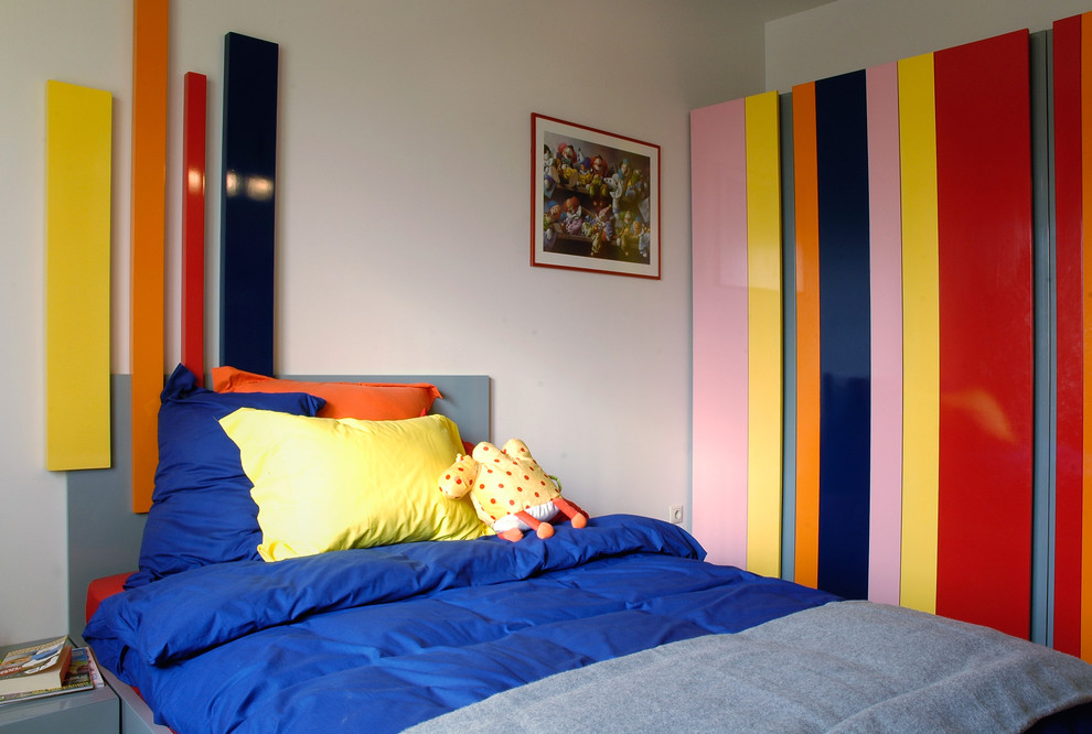 Inspiration for a modern kids' bedroom in Other.