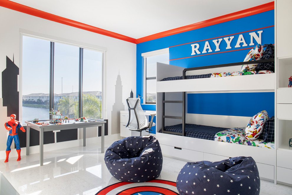 Идея дизайна: большая детская в современном стиле с спальным местом, синими стенами, мраморным полом и белым полом для ребенка от 4 до 10 лет, мальчика