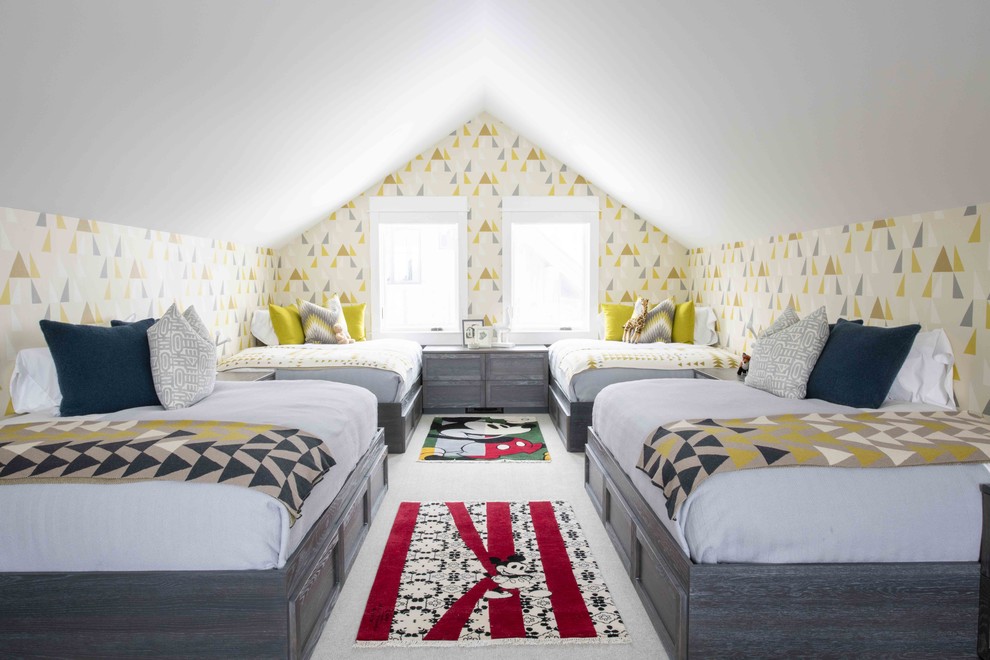 Ejemplo de dormitorio infantil rural con paredes multicolor, moqueta y suelo gris
