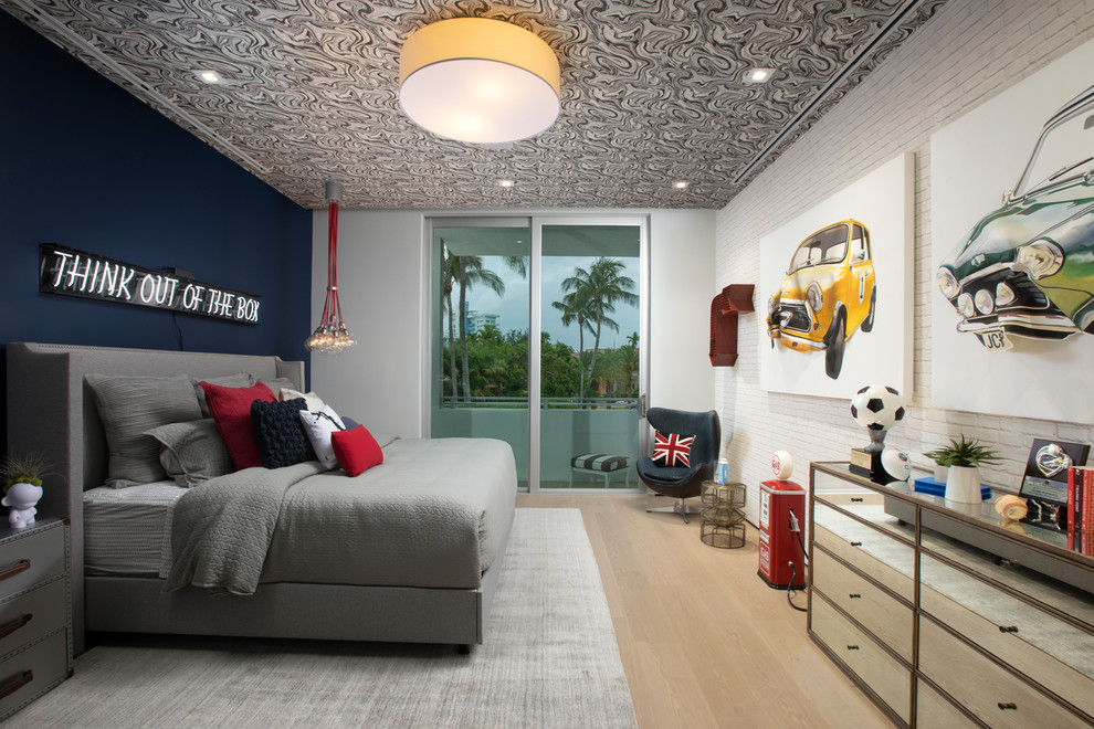 Photo of a bohemian children’s room for boys in Miami with white walls, light hardwood flooring and beige floors.
