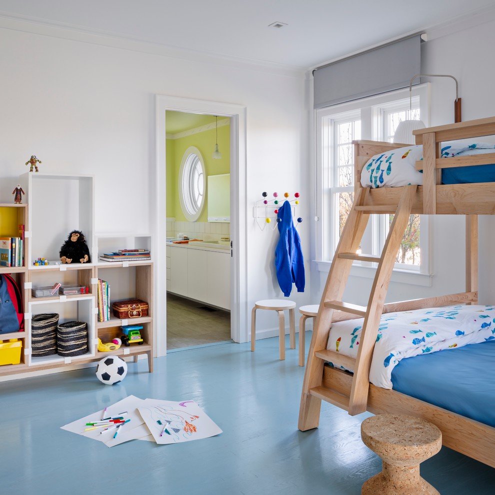 На фото: нейтральная детская среднего размера в стиле неоклассика (современная классика) с спальным местом, белыми стенами, паркетным полом среднего тона и синим полом для ребенка от 4 до 10 лет
