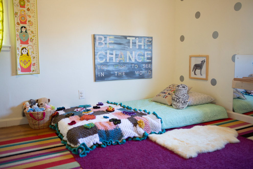 サンディエゴにあるエクレクティックスタイルのおしゃれな子供部屋の写真