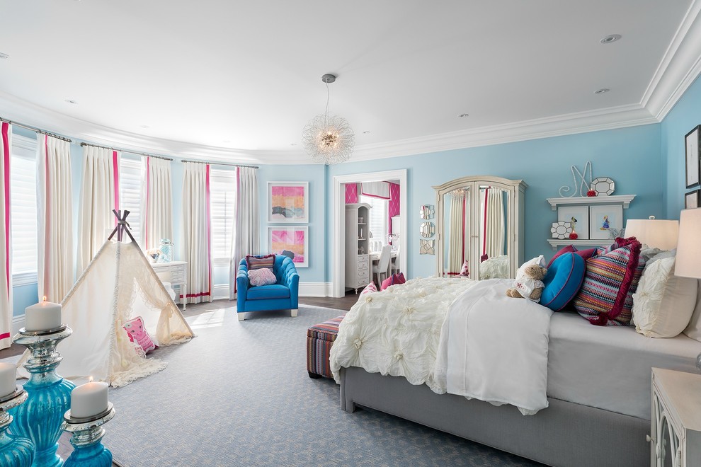 Design ideas for a classic children’s room for girls in Toronto with blue walls and carpet.