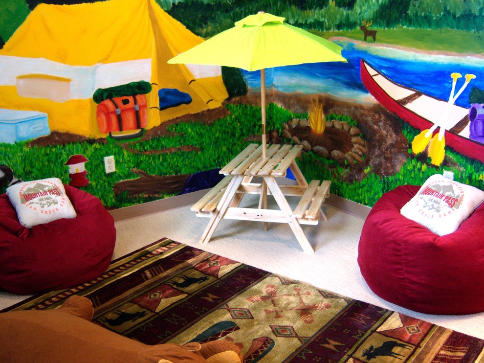 Réalisation d'une chambre d'enfant de 4 à 10 ans tradition de taille moyenne avec un mur multicolore et moquette.