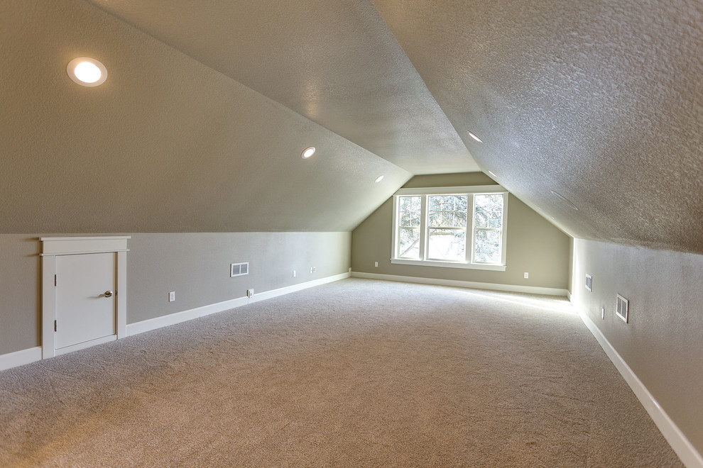 Cette photo montre une chambre d'enfant craftsman avec un mur beige et moquette.