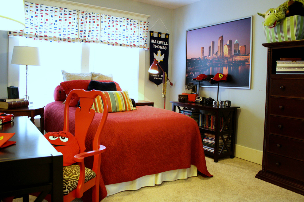 This is an example of a traditional teen’s room in Tampa.