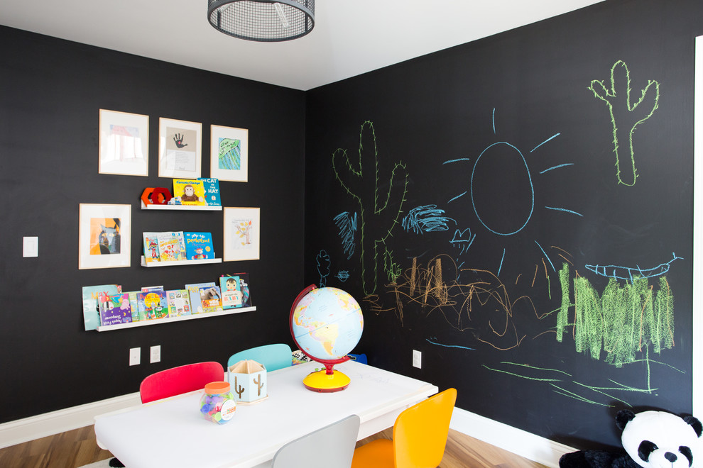 Ejemplo de dormitorio infantil costero grande con paredes multicolor