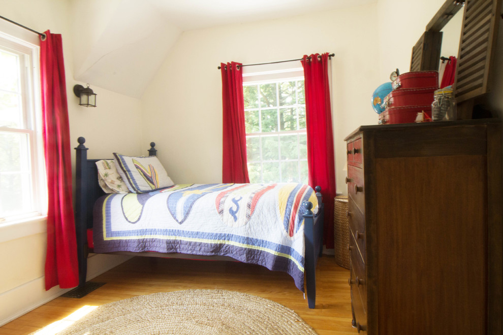 Design ideas for a farmhouse kids' bedroom in New York.