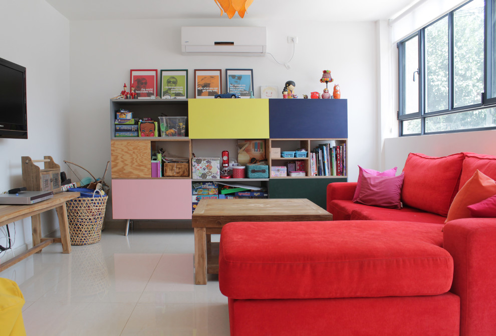 Example of an eclectic gender-neutral playroom design in Tel Aviv with white walls