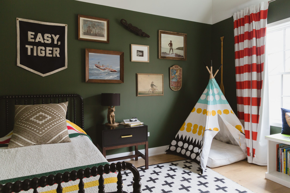 Inspiration for a scandinavian children’s room in Chicago with green walls and light hardwood flooring.
