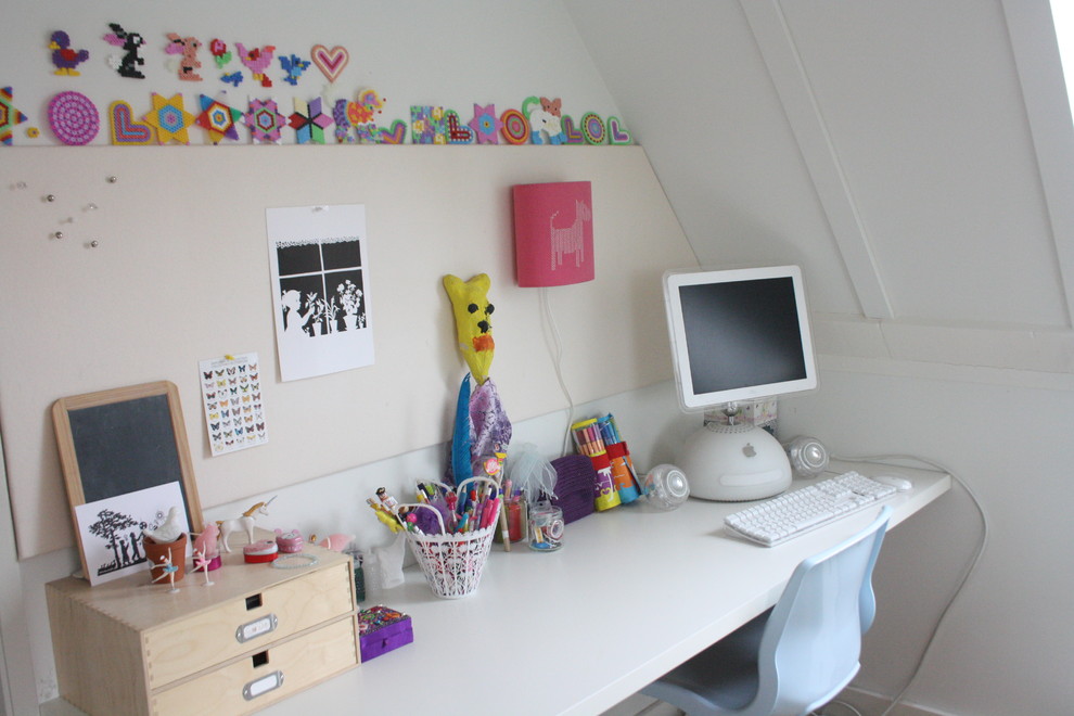 Contemporary kids' bedroom in Amsterdam.