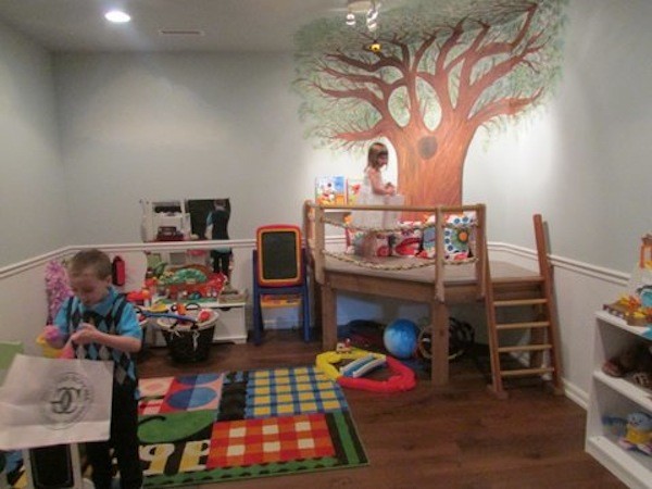 This is an example of a rustic children’s room in Cincinnati.