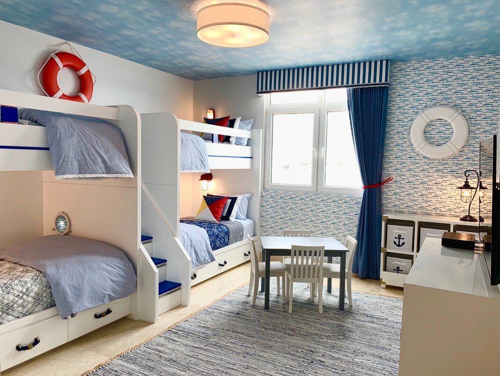 На фото: большая детская в морском стиле с спальным местом, белыми стенами и бежевым полом для ребенка от 4 до 10 лет, мальчика