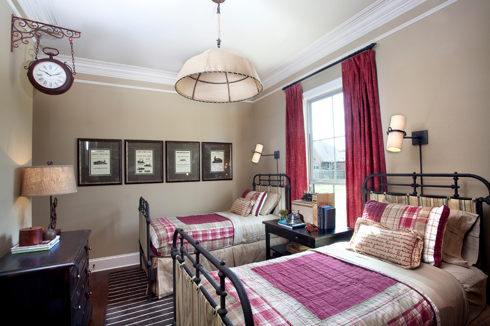Stilmix Mädchenzimmer mit Schlafplatz, dunklem Holzboden und brauner Wandfarbe in New Orleans