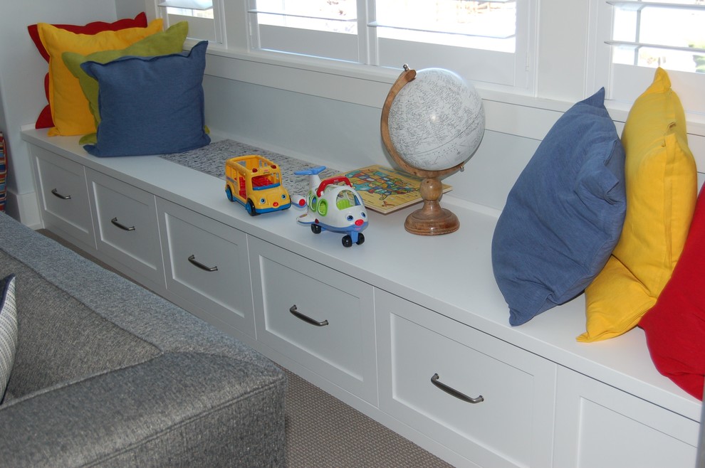 Стильный дизайн: нейтральная детская с игровой в стиле кантри с синими стенами и ковровым покрытием для ребенка от 4 до 10 лет - последний тренд