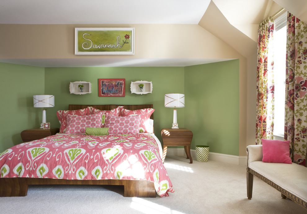 ワシントンD.C.にある広いトランジショナルスタイルのおしゃれな子供部屋 (カーペット敷き、緑の壁、児童向け) の写真