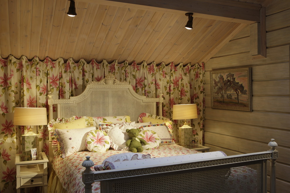 Klassisk inredning av ett mellanstort flickrum kombinerat med sovrum och för 4-10-åringar, med grå väggar och mellanmörkt trägolv