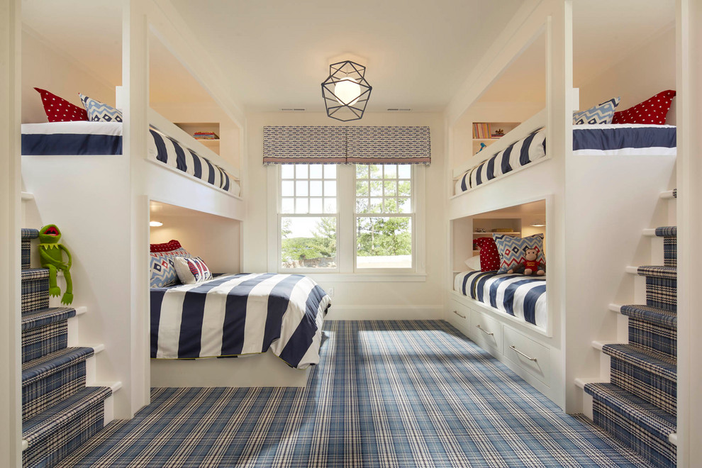 Cette image montre une chambre d'enfant traditionnelle avec un mur blanc et un sol bleu.