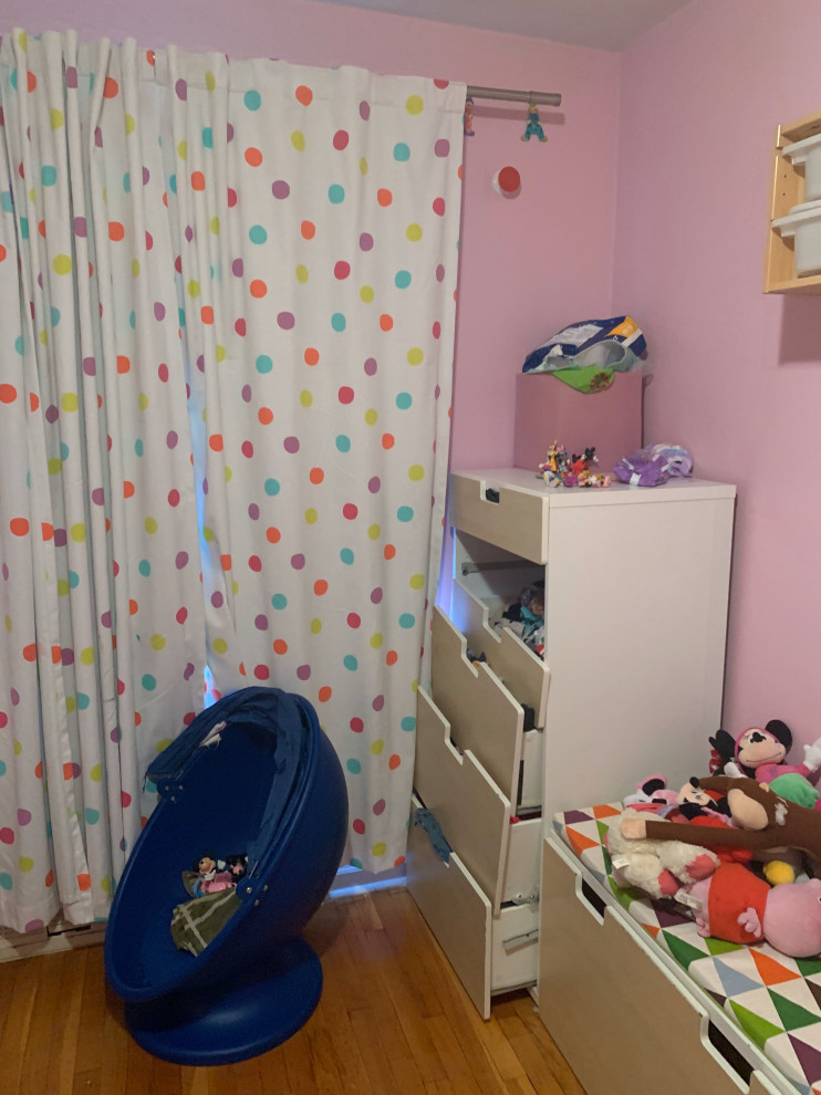 ニューヨークにある低価格のコンテンポラリースタイルのおしゃれな子供部屋の写真