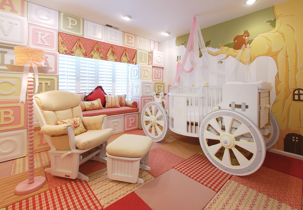Modelo de dormitorio infantil de 1 a 3 años bohemio pequeño con paredes blancas