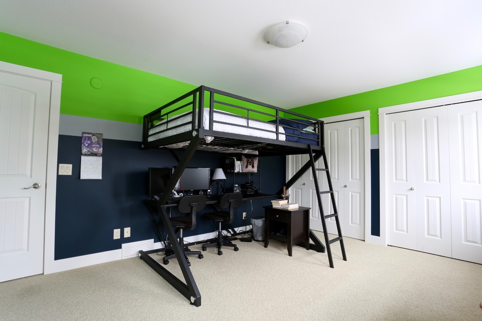 Idée de décoration pour une chambre d'enfant de 4 à 10 ans tradition de taille moyenne avec un mur vert et moquette.